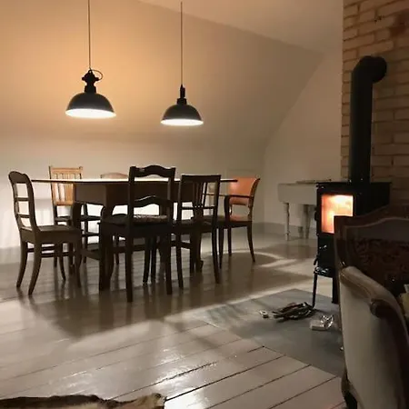 Stort Smukt Hus Med Havudsigt Taet Pa Mons Klint Borre