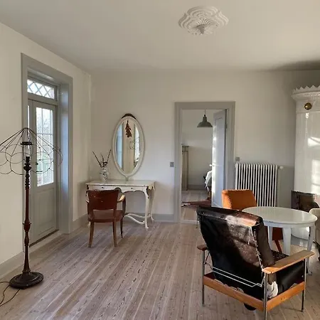 Stort Smukt Hus Med Havudsigt Taet Pa Mons Klint Borre
