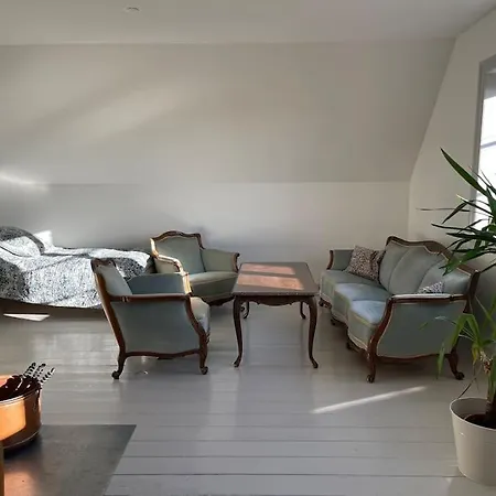 Stort Smukt Hus Med Havudsigt Taet Pa Mons Klint *