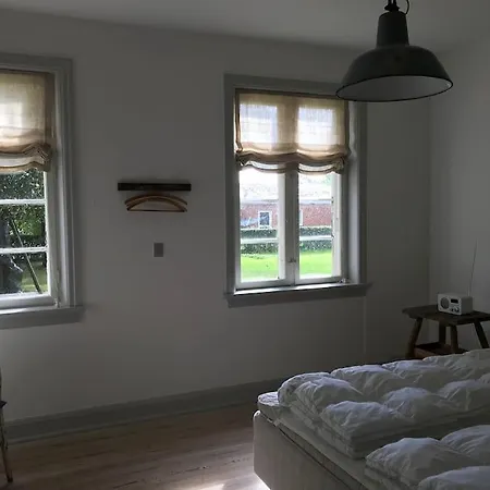 Stort Smukt Hus Med Havudsigt Taet Pa Mons Klint Villa Borre