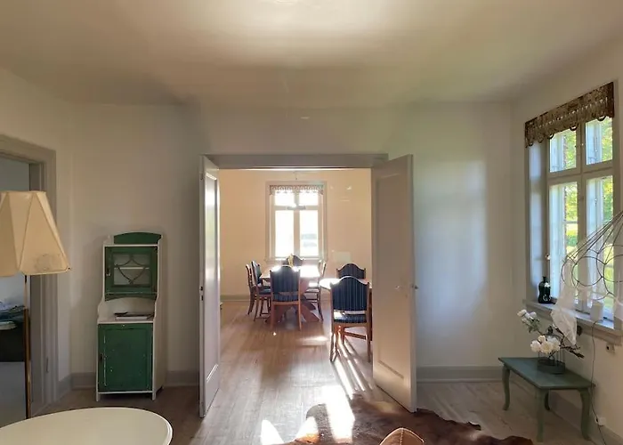 Stort Smukt Hus Med Havudsigt Taet Pa Mons Klint Villa Borre